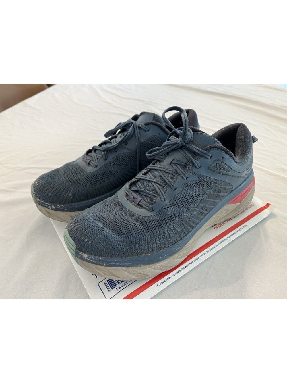 Men's Bondi 7 Hoka shoe size 12 blue preowned good condition